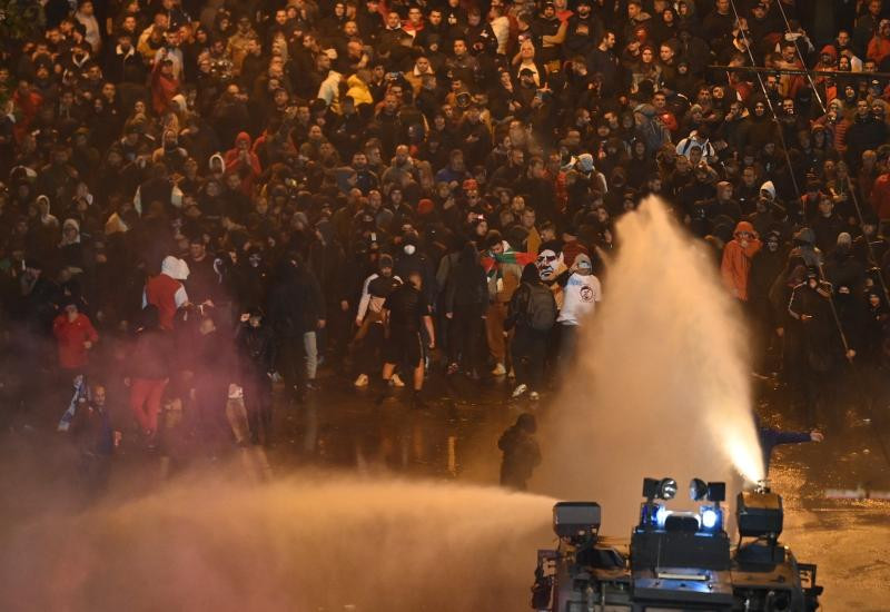 Desetine povrijeđenih i 33 uhapšena navijača u naredima u Sofiji