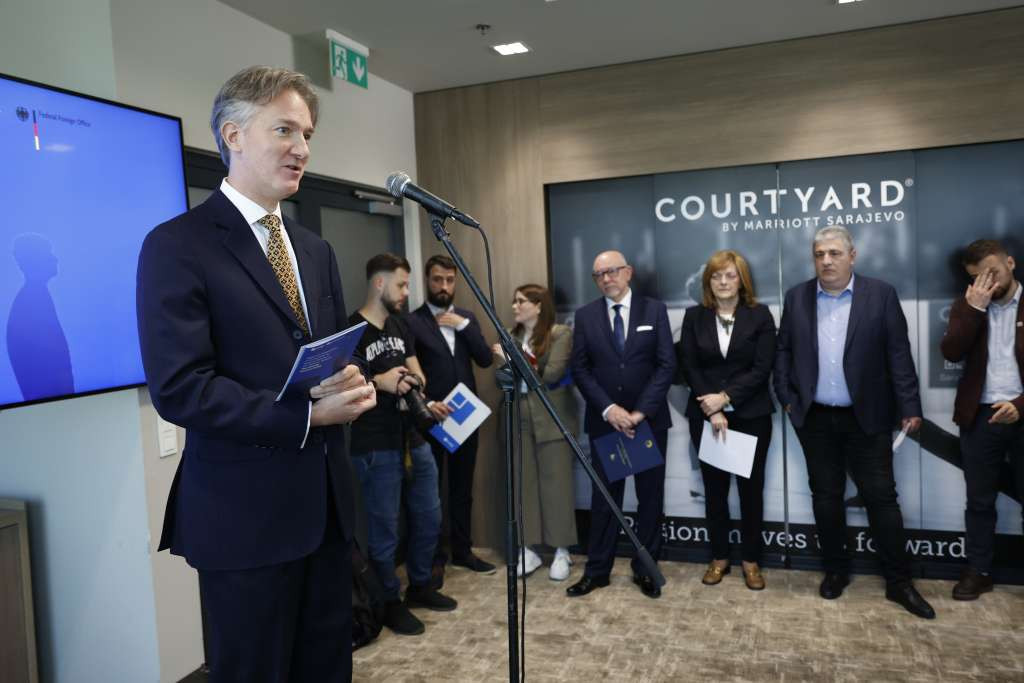 Više od 11.000 osoba još uvijek nije pronađeno