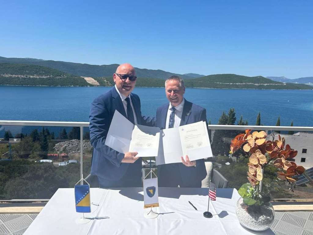 Kuprešaković i Truby potpisali ugovor o donaciji za 'plavu' granicu u Neumu