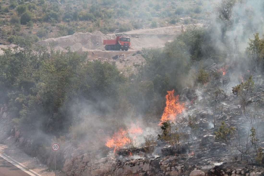 Helikopteri OS BiH uspješno okončali misiju gašenja požara kod Neuma