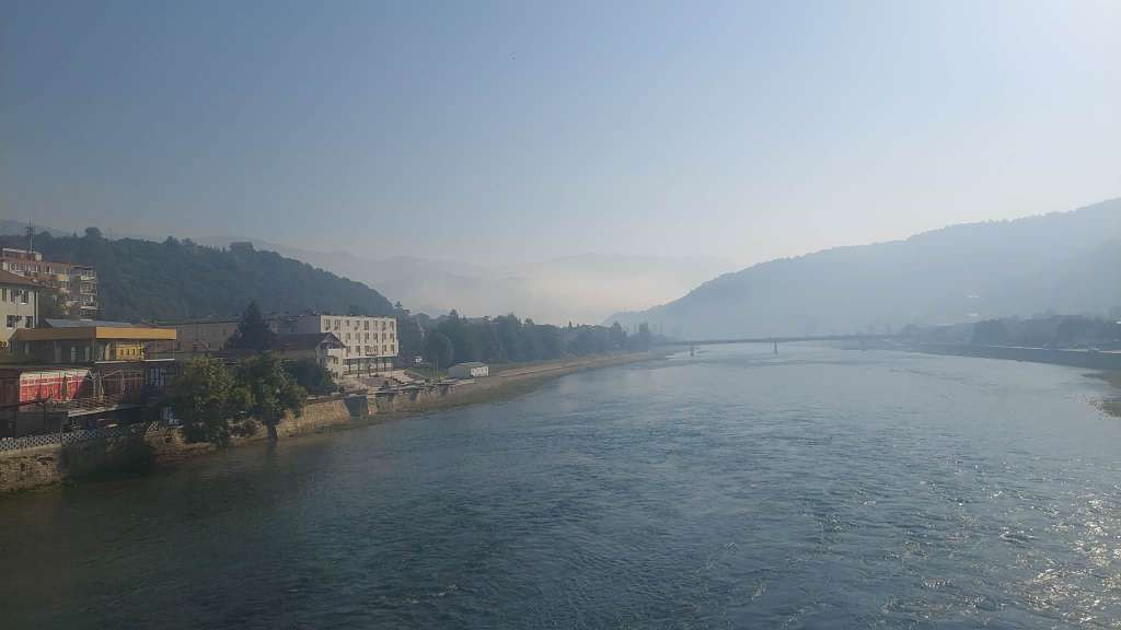 Požar u Novom Goraždu i dalje aktivan, strahuje se od širenja prema minskom polju