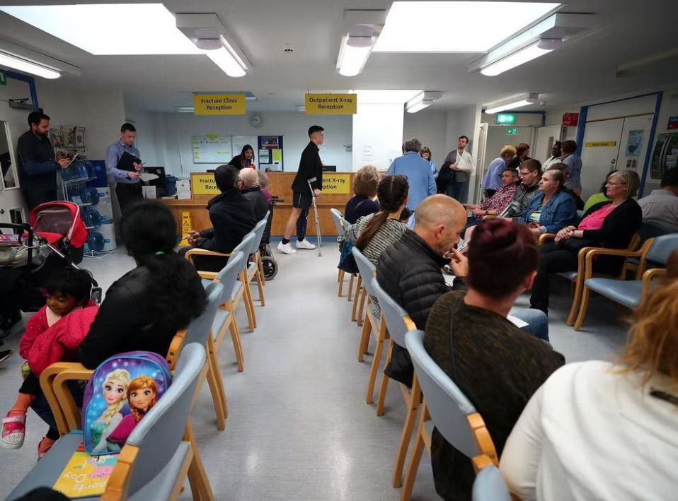 Lider opozicije: Britanska zdravstvena služba u 'najgoroj krizi ikada'