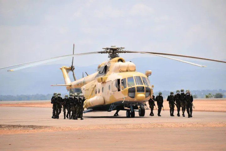 U Nigeriji poginulo 36 vojnika u zasjedi naoružanih napadača i u padu helikoptera
