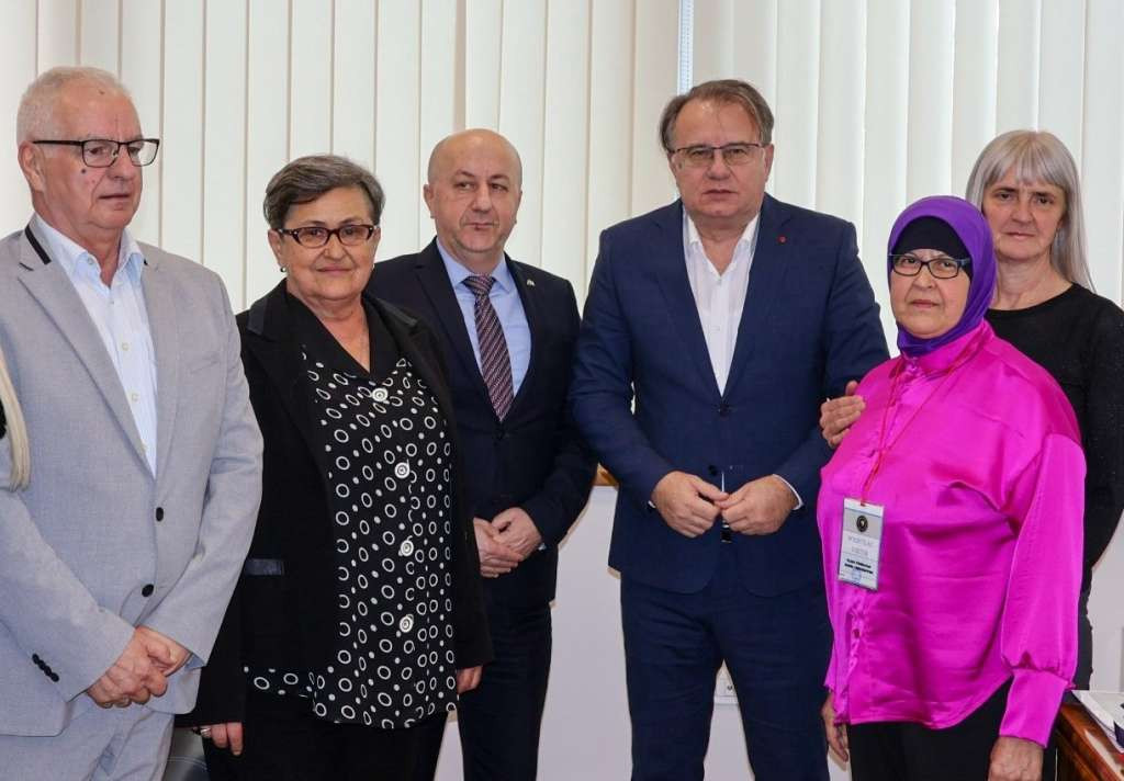 Premijer Nikšić razgovarao s dobitnicima najvišeg ratnog priznanja 'Zlatni ljiljan'