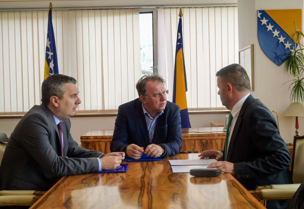Nikšić i Dizdar razgovarali s Hurtićem o nastavku procesa zatvaranja kolektivnih centara
