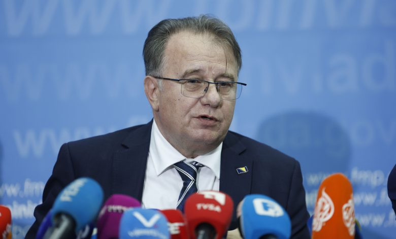 Nikšić: Firme imaju višemilionsku dobit, a direktor prijavljen na 651 KM - dosta je varanja i dijeljenja u koverti