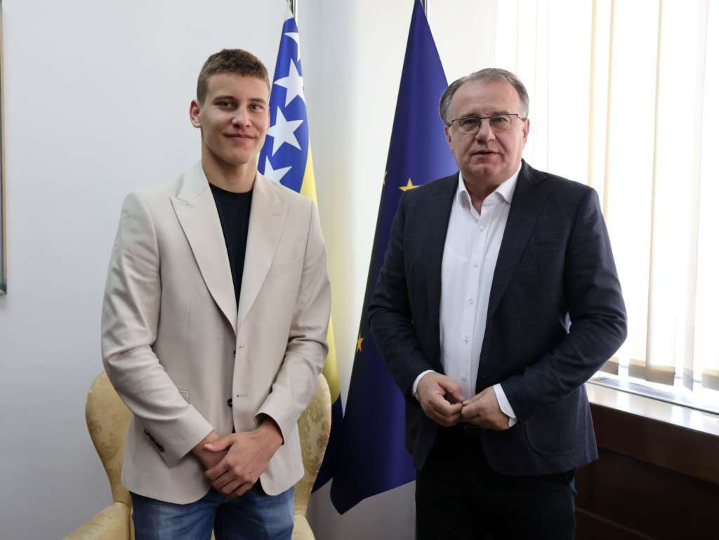 Nikšić najavio podršku talentovanom bh. skijašu Anuru Mehiću