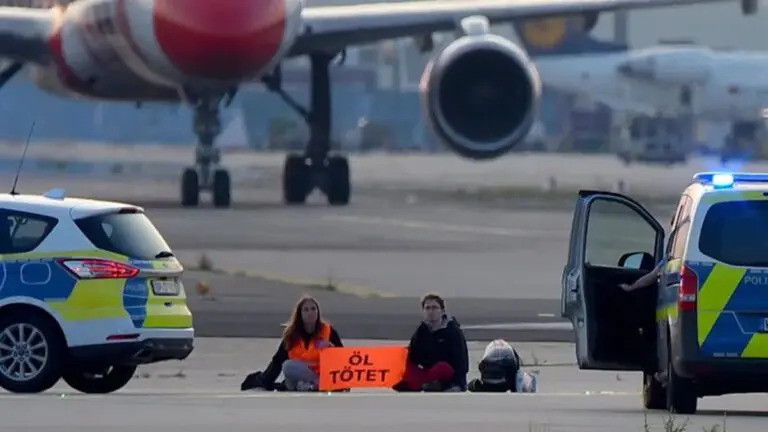 Klimatski aktivisti blokirali glavne njemačke aerodrom