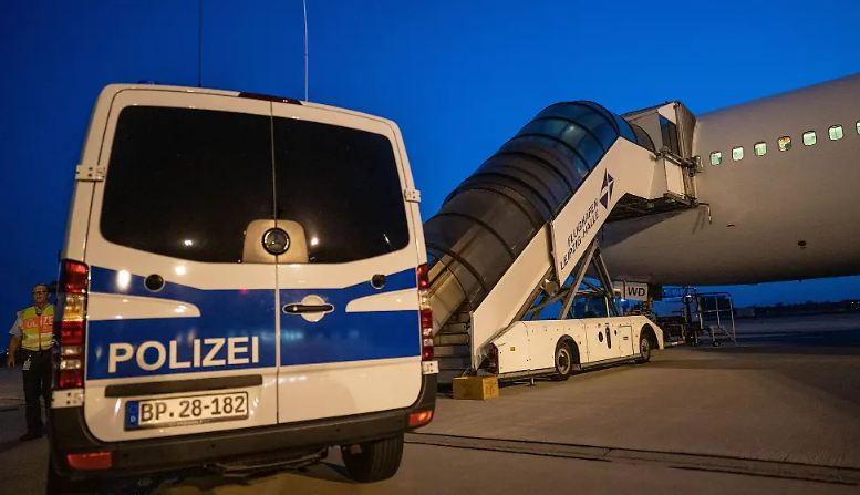 Njemačka charter letom deportovala 20 kriminalaca u Afganistan