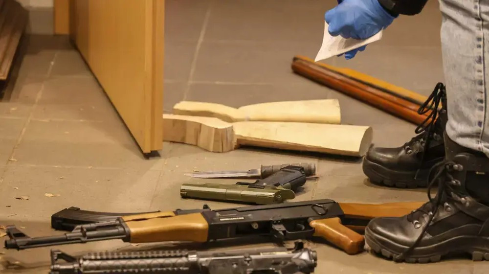 Oduzeto vojno oružje u Njemačkoj tokom akcije protiv organizirane kriminalne grupe