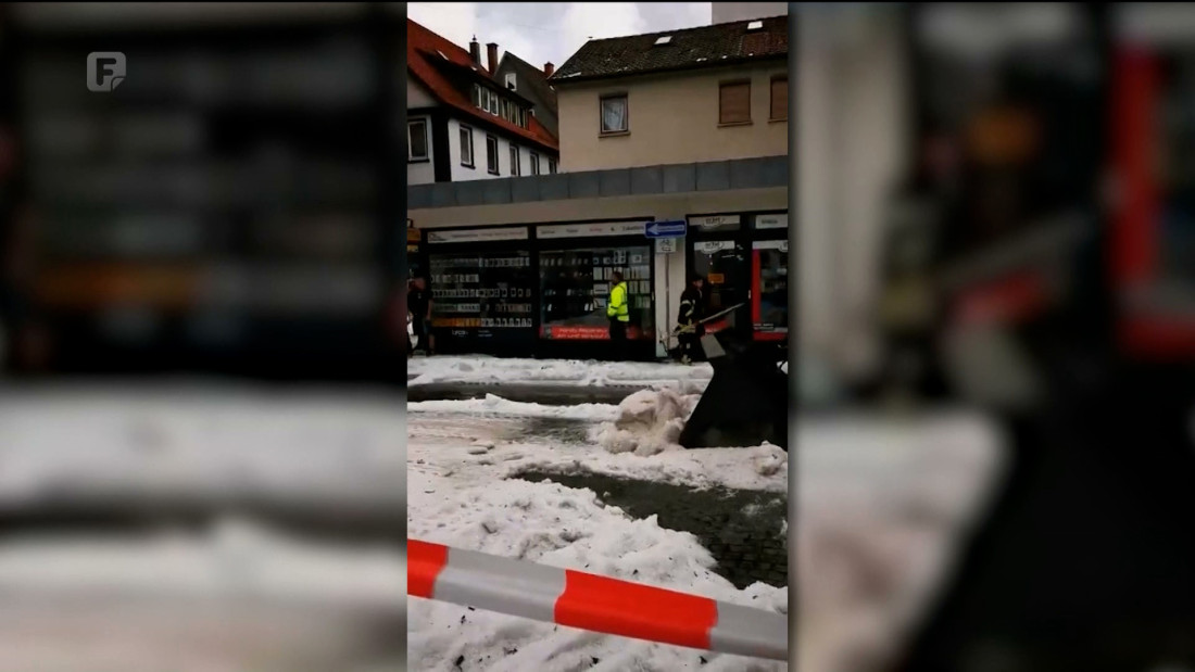 30 centimetara grada u Reutligenu, na ulice morale i grtalice