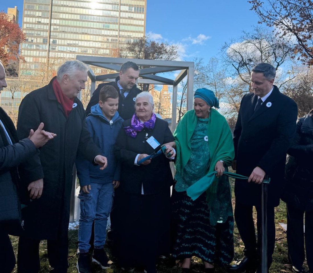 Konaković prisustvovao ceremoniji otkrivanja spomen-obilježja 'Cvijet Srebrenice'