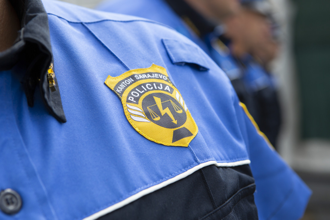 Pucnjava u naselju Pejton: Osumnjičeni ranjen u razmjeni vatre s policijom