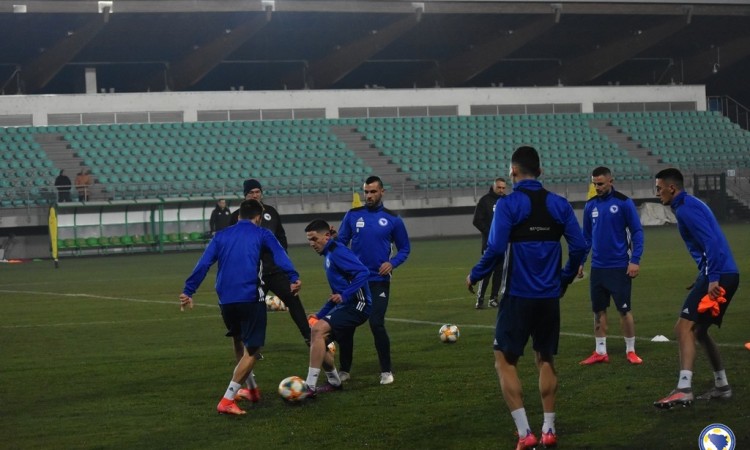 Nogometaši BiH obavili trening u Zenici