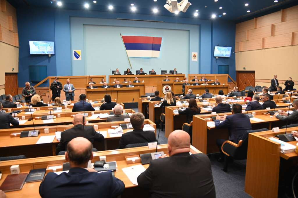 NSRS usvojila nacrt novog ustava RS, opozicija bila protiv