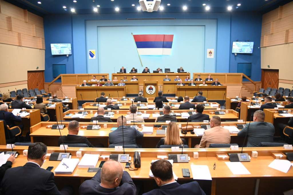 Na dnevnom redu NSRS-a niz spornih zakona, obratio se i Dodik