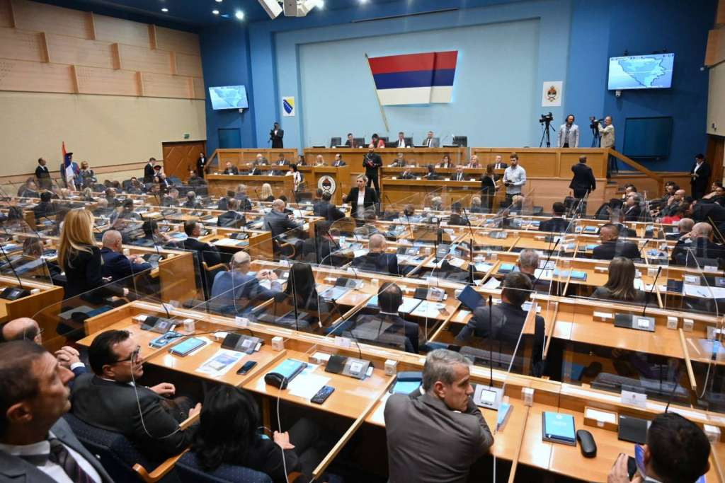 Nastavak redovne, pa posebna sjednica NSRS-a i obraćanje Dodika