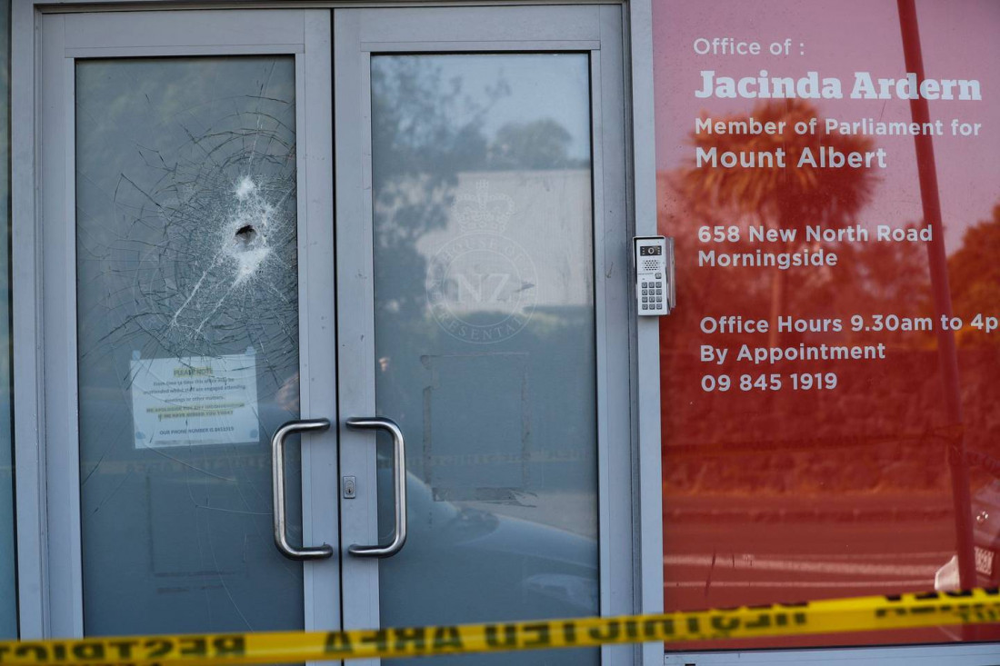 Privedena žena koja je napala ured novozelandske premijerke