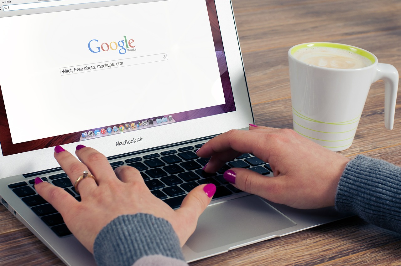 Parlament Južne Koreje ograničio monopol radnji "Googlea" i "Applea"
