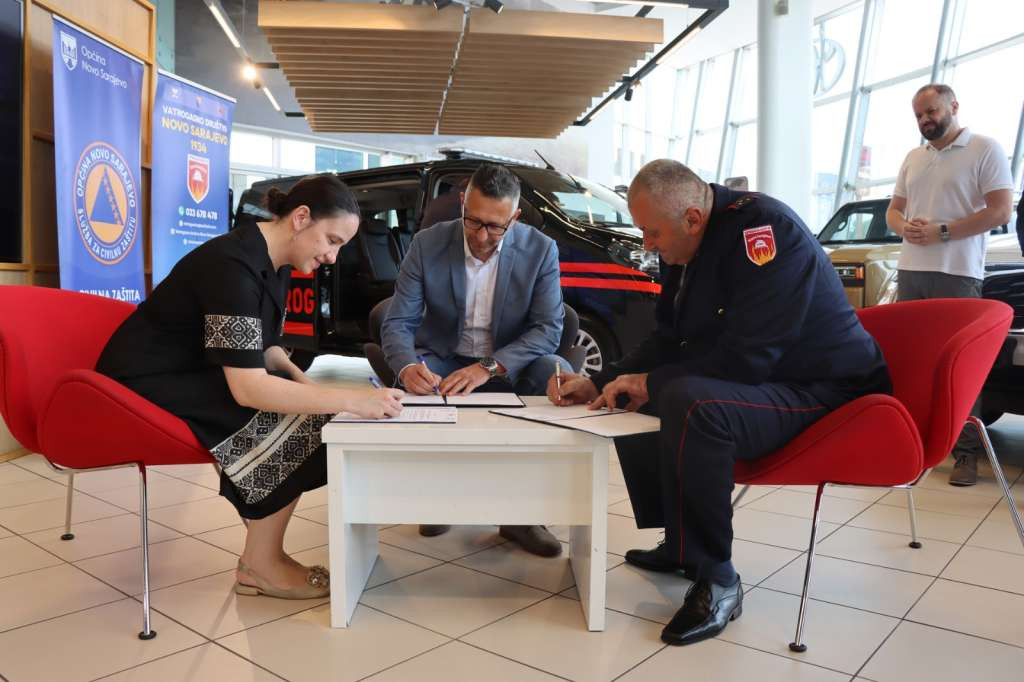 Nabavljeno novo vatrogasno vozilo za efikasniji odgovor u vanrednim situacijama u Novom Sarajevu