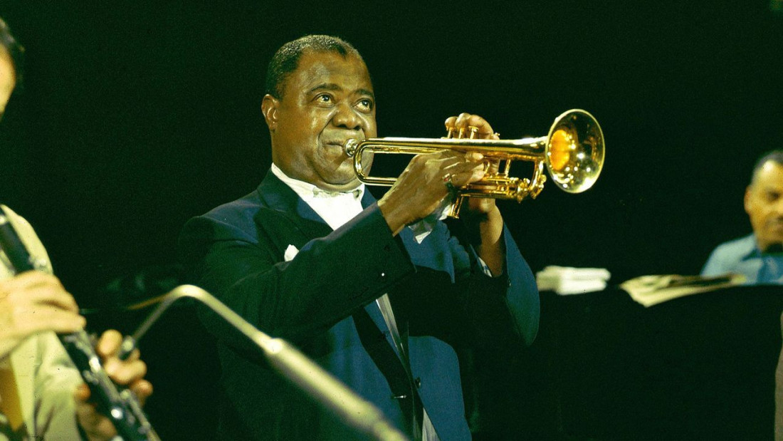 Louis Armstrong: Američka jazz ikona s kontroverznim naslijeđem