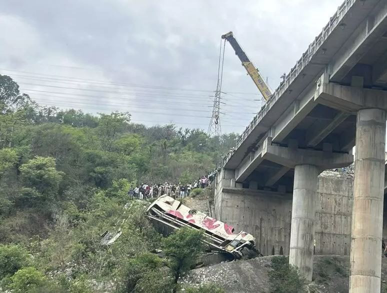 Pakistan: U dvije autobuske nesreće poginule 34 osobe
