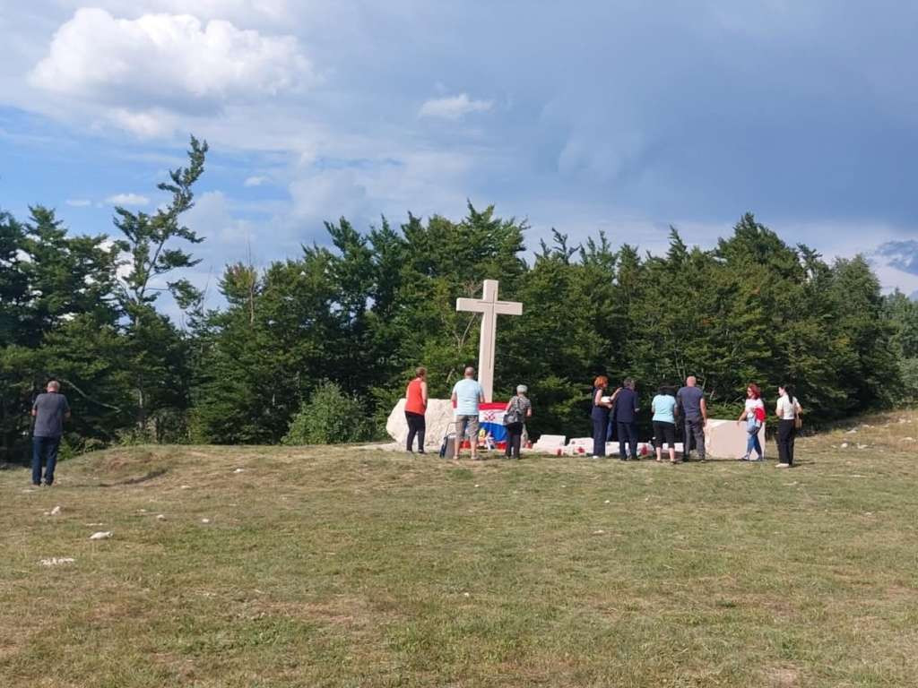 Spomen na žrtve partizanskih zločina u Paklinama