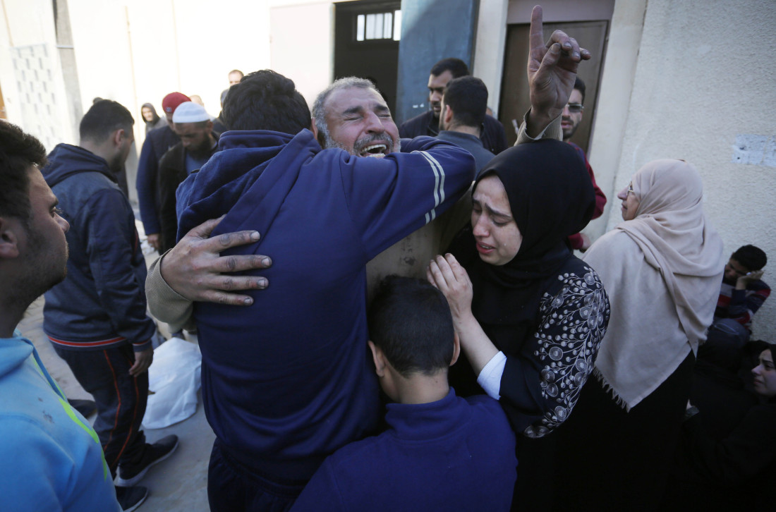 Macron: Prisilno uklanjanje Palestinaca iz Rafaha predstavljalo bi ratni zločin