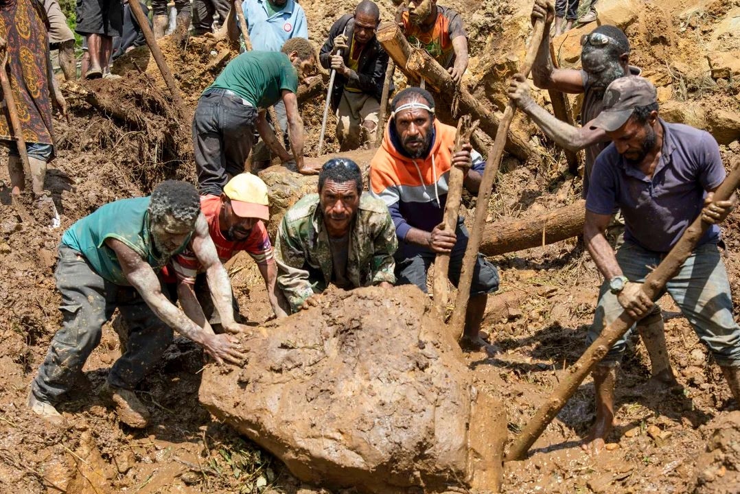 U razornom klizištu zatrpano čak 2.000 ljudi u Papua Novoj Gvineji