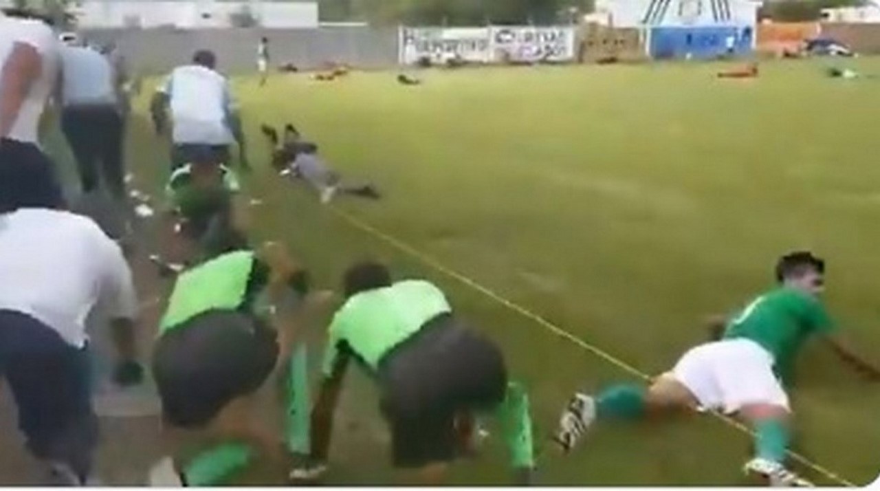 Pucnjava iz kalašnjikova na fudbalskoj utakmici u Meksiku ubijene tri osobe