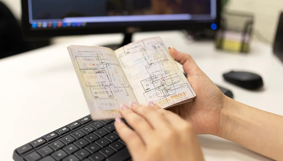 Digitalizacija mijenja putovanja - Hoćemo li zauvijek izgubiti uspomene u pasošima?