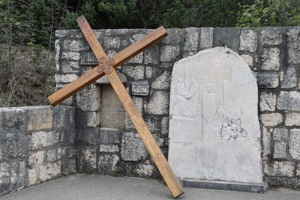 Veliki petak: Dan tišine, molitve i sjećanja na Kristovu žrtvu