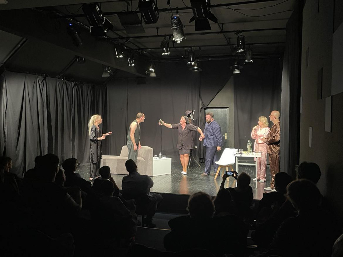 Vitez - 8. Dani hrvatskog kazališta u BiH: Sutra komedija “Pidžama za šestero”