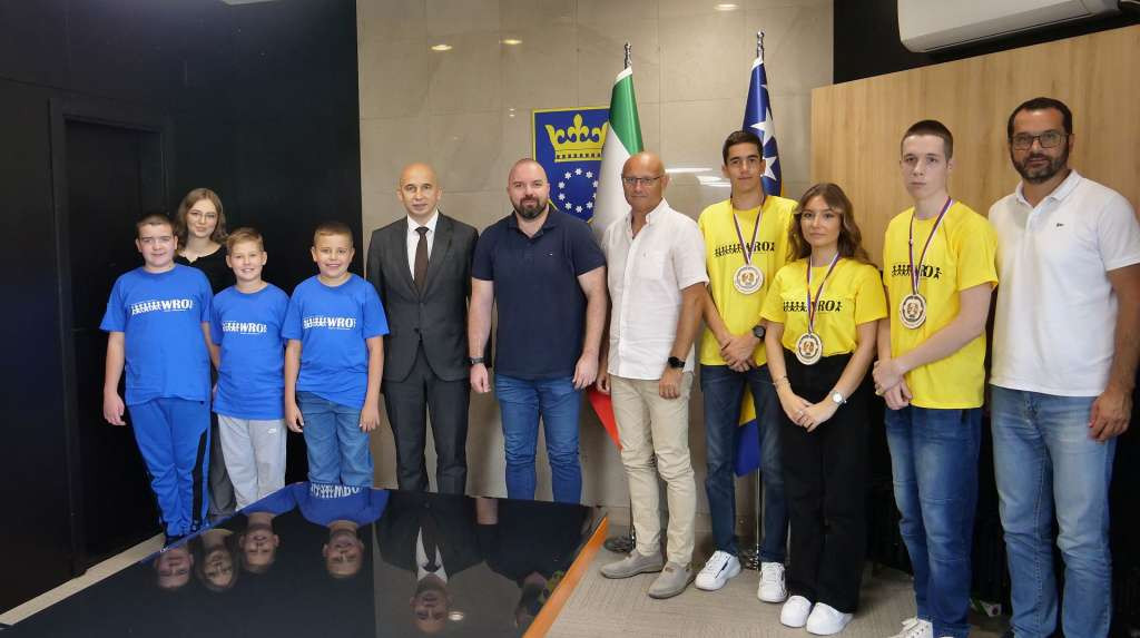 Pivić nagradio mlade za osvojeno drugo mjesto u Europskom prvenstvu iz robotike