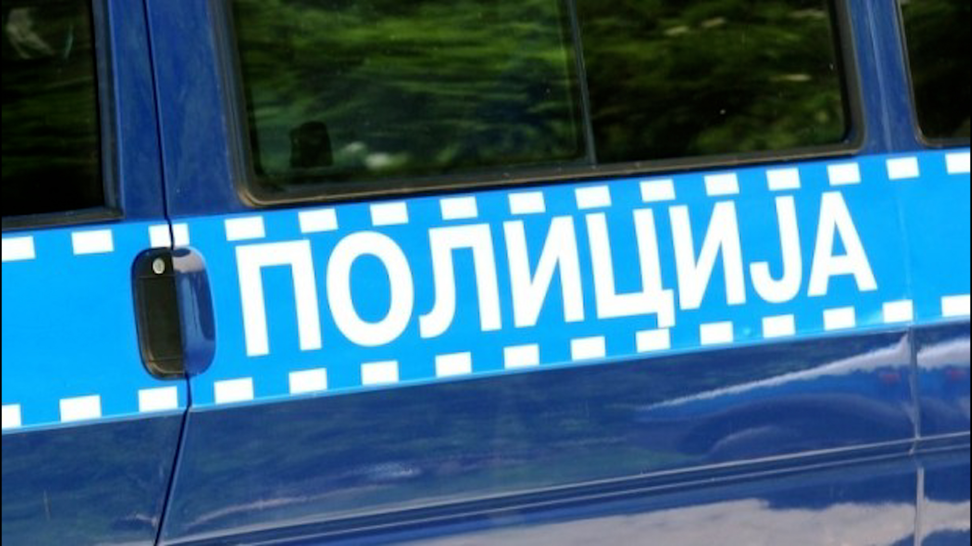 Voz naletio na automobil, poginuo vozač