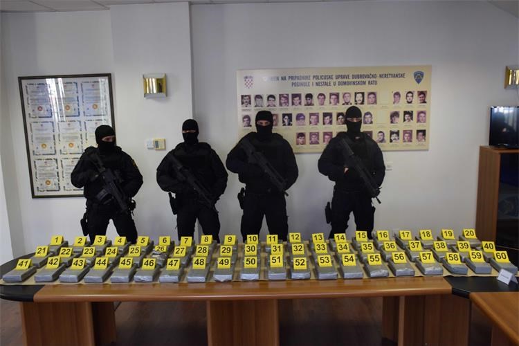 Dubrovačka policija izložila 72,9 kilograma zaplijenjenog kokaina