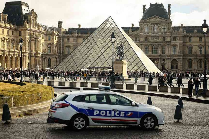 Francuska policija ispituje osumnjičene zbog pljačke u muzeju Louvre