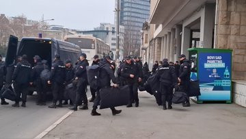 U Novom Sadu biraju gradonačelnika, stigla policija