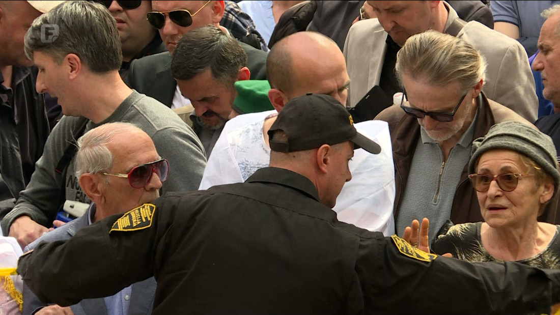 Izdati prekršajni nalozi za narušavanje javnog reda i mira ispred Parlamenta FBiH