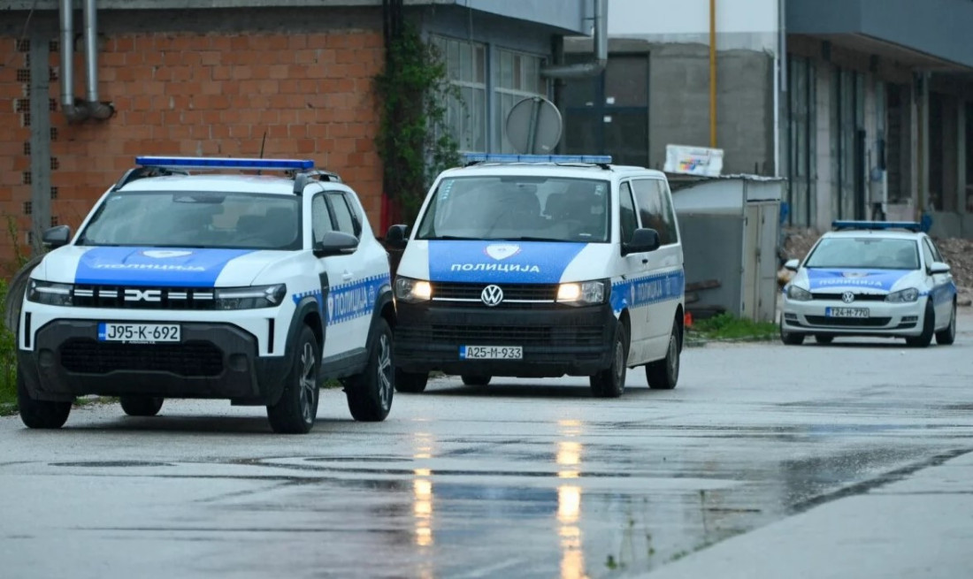 Ispred zgrade Vlade RS-a i dalje policija