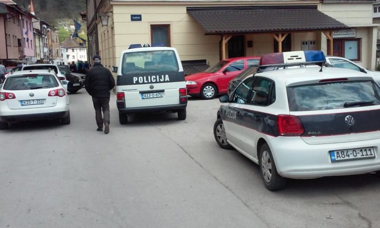 Vitez: Policija otkrila dojavljivača o postavljenim bombama