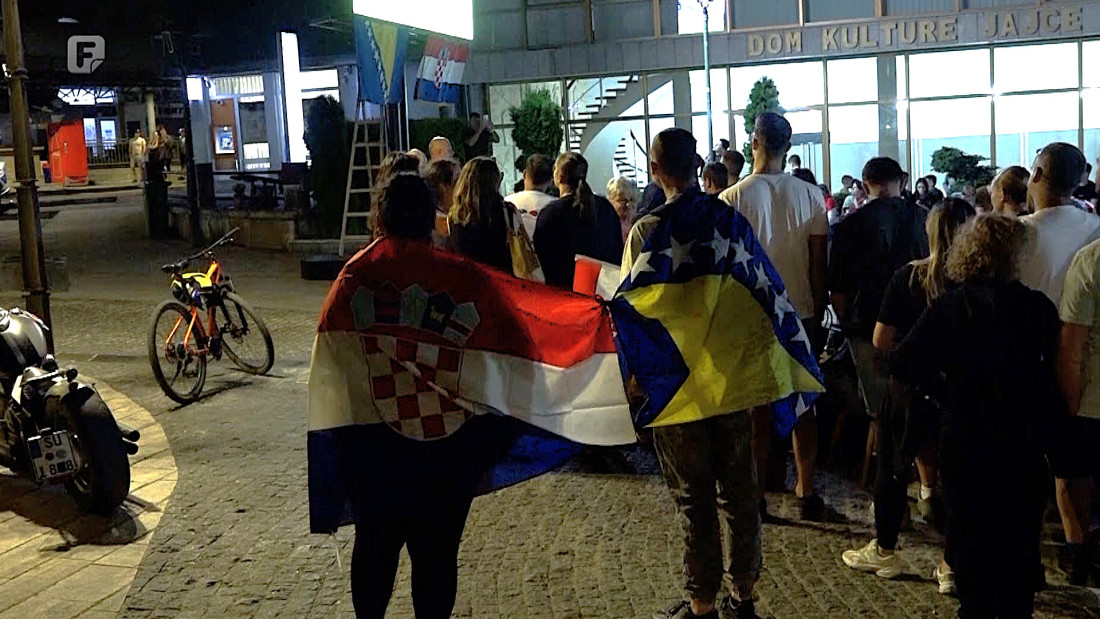 Posebna navijačka atmosfera u Jajcu: U prvom planu je nogomet
