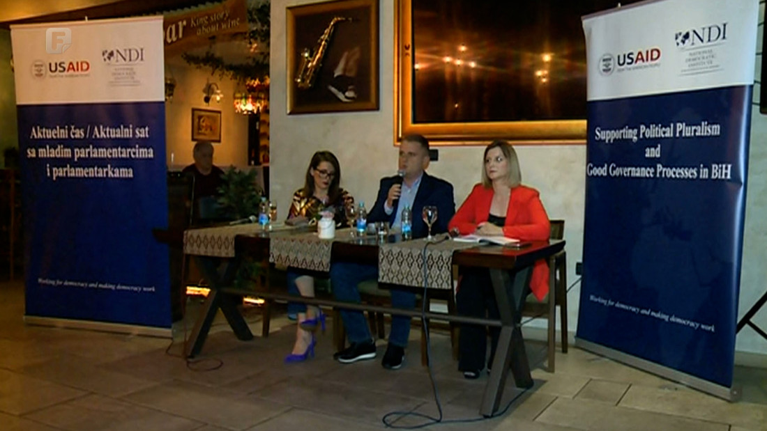 U Zenici održan ‘Aktuelni čas s mladim parlamentarcima’