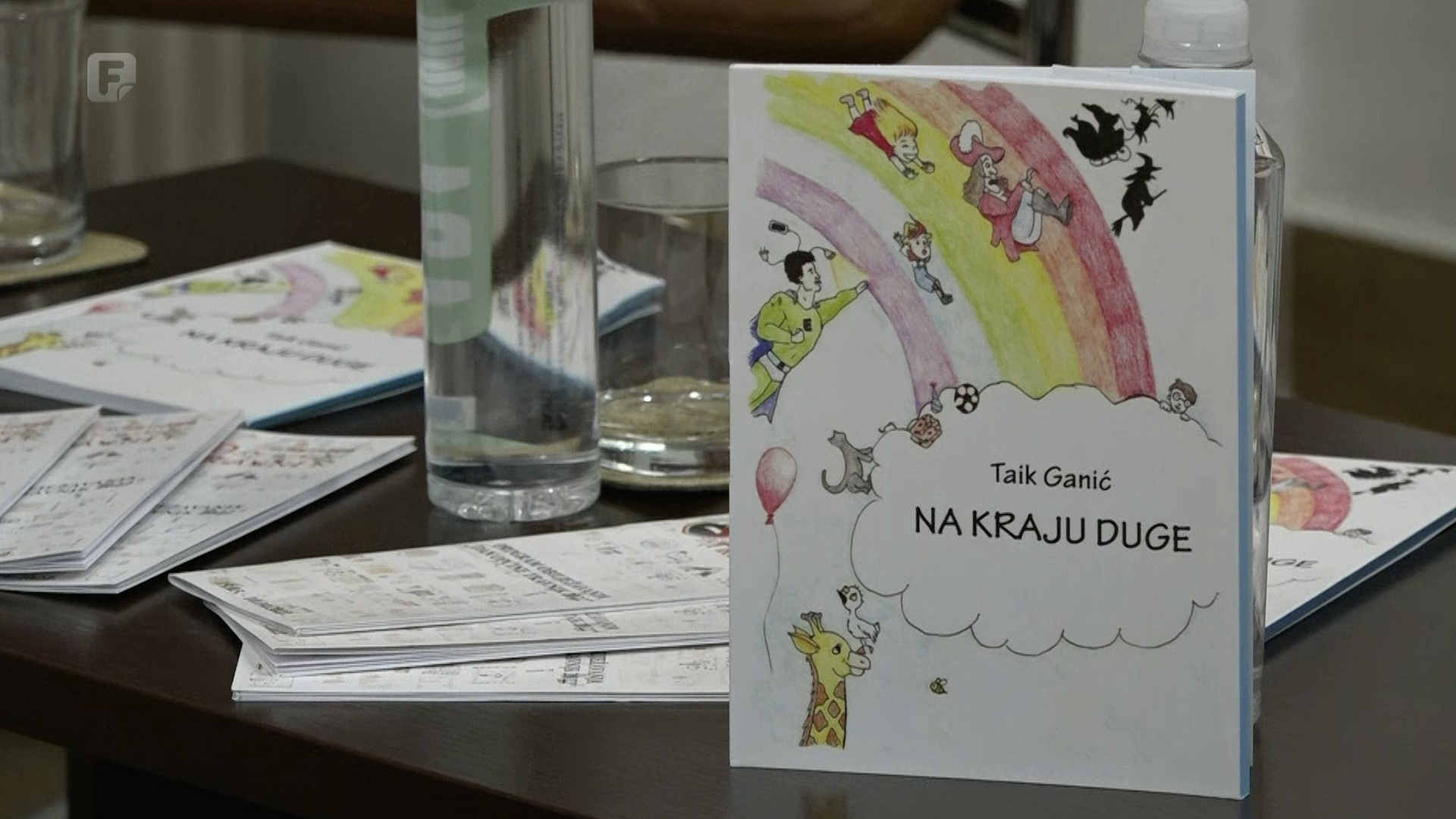 U Travniku predstavljena zbirka pjesama za djecu 'Na kraju duge'