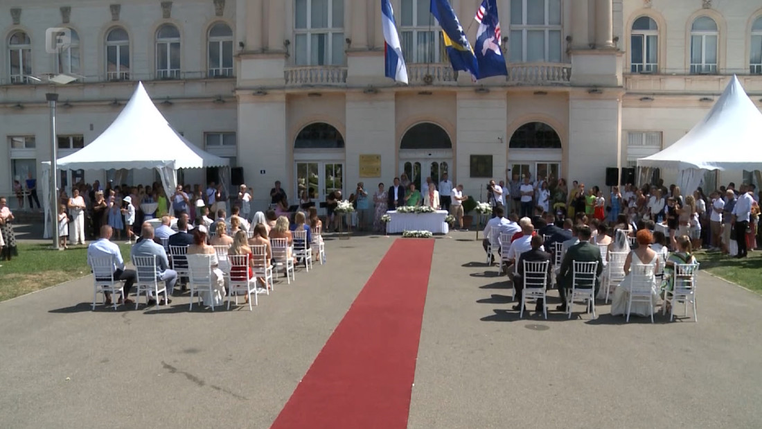 Prvo kolektivno vjenčanje u Bijeljini, sudbonosno ‘da’ izgovorilo 10 parova