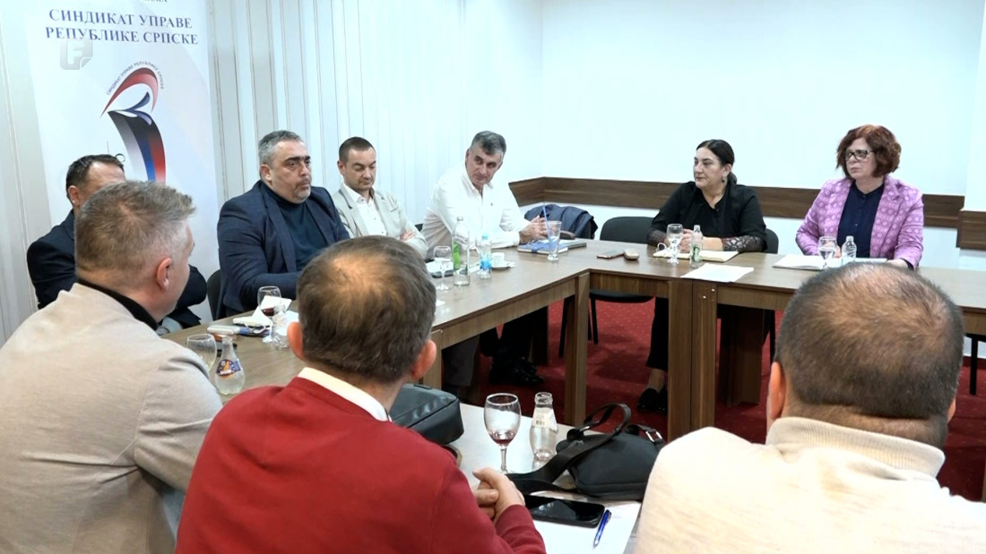 Iz Sindikata uprave RS-a upozoravaju: Nekvalifikovani i radnik u obrazovanju sada imaju istu platu