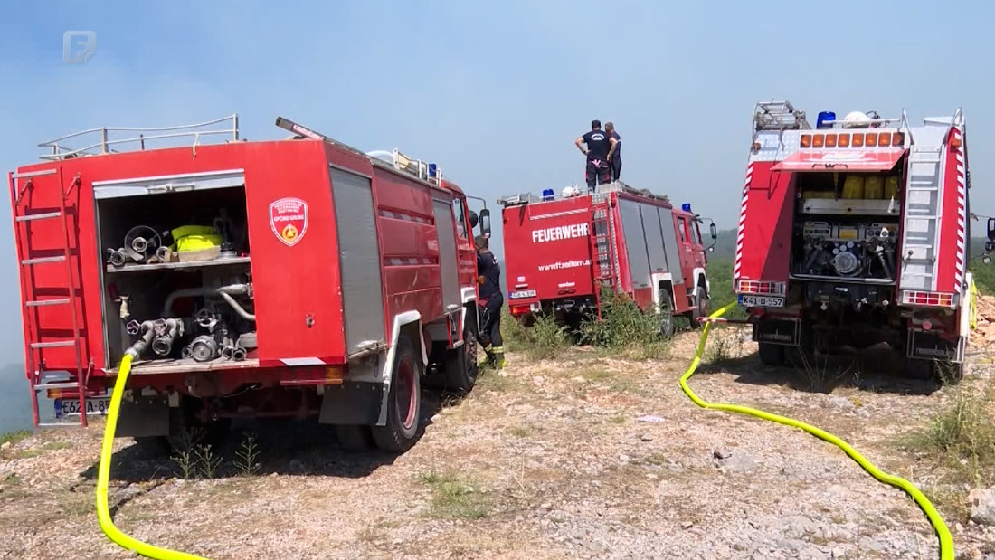 Danima aktivan požar između Gruda i Posušja