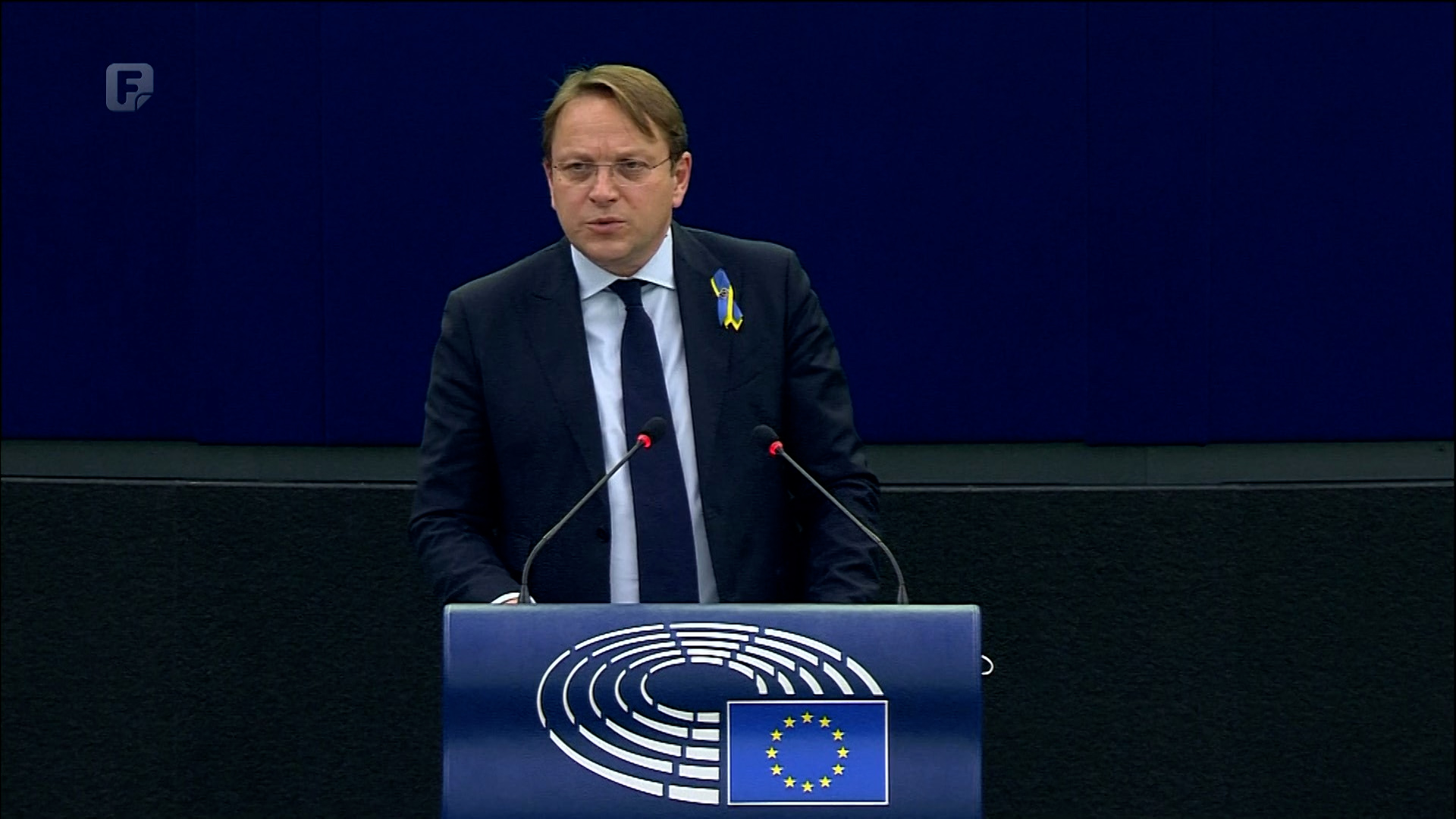 Jasna poruka komesara EU i odgovor HDZ-u: Novca za izbore mora biti