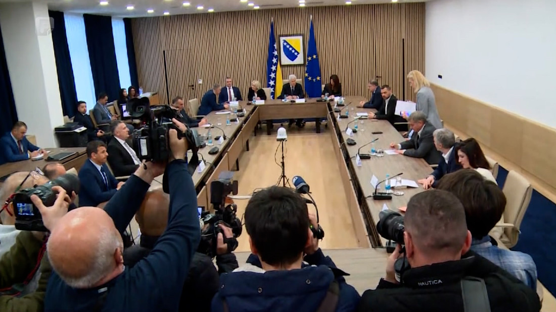Jedna koalicija u raspadu, druga u pokušaju - nijednoj ne ide