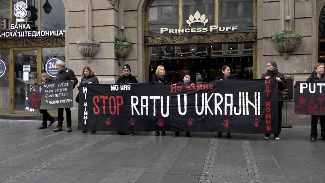 Žene u crnom performansom poručile: Stop ratu u Ukrajini!